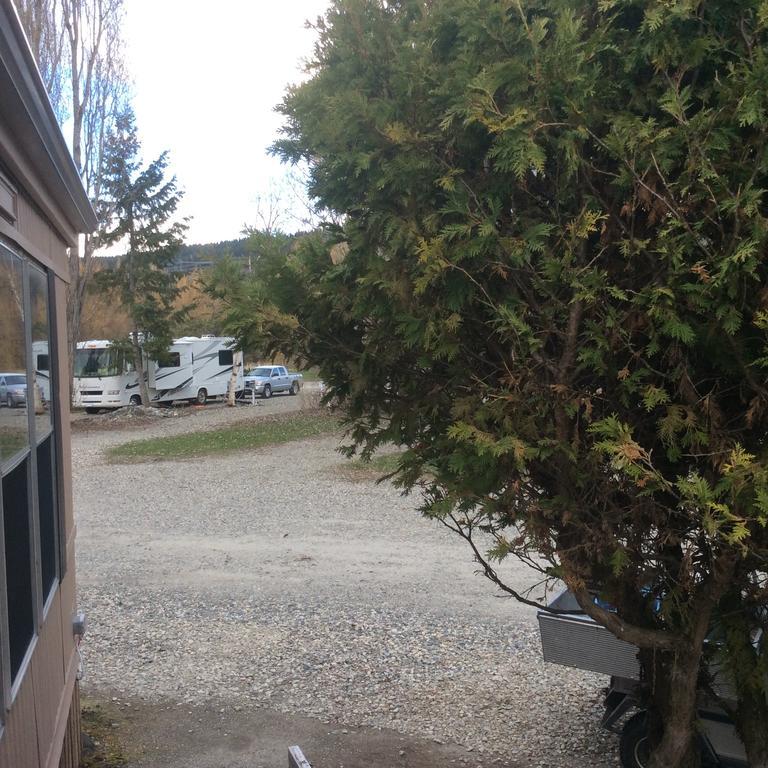 كويسنيل Robert'S Roost Rv Park Resort المظهر الخارجي الصورة